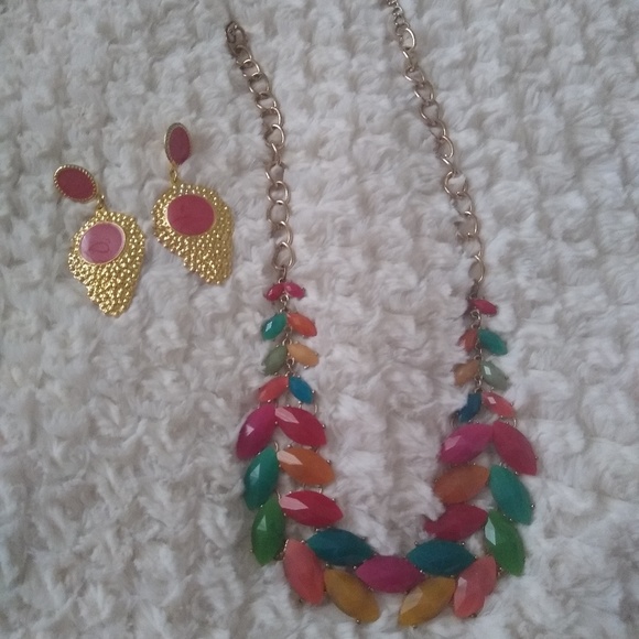 Francesca Collection MultiColor Statement Necklace - Picture 3 of 4
